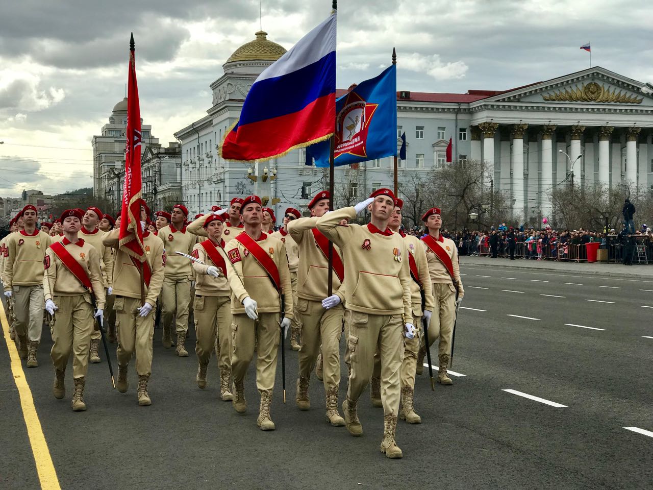 День победы чит. Площадь Ленина в Чите 9 мая. Парад 9 мая. Празднование дня Победы в Чите. Чита день Победы парад.